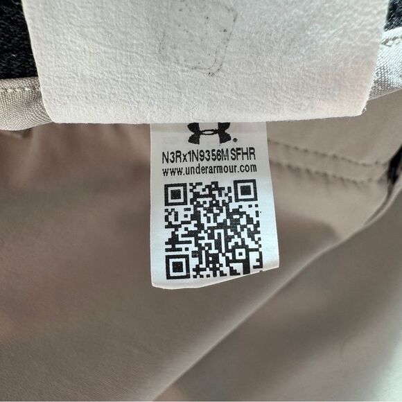 Under Armour Cream Shorts Size 36 - Picture 9 of 9